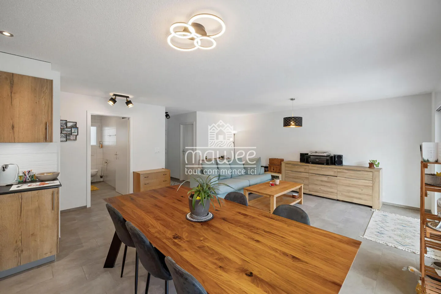 Charming 3.5-room apartment with terrace, garden, and two parking spaces - Photo 8 of 13