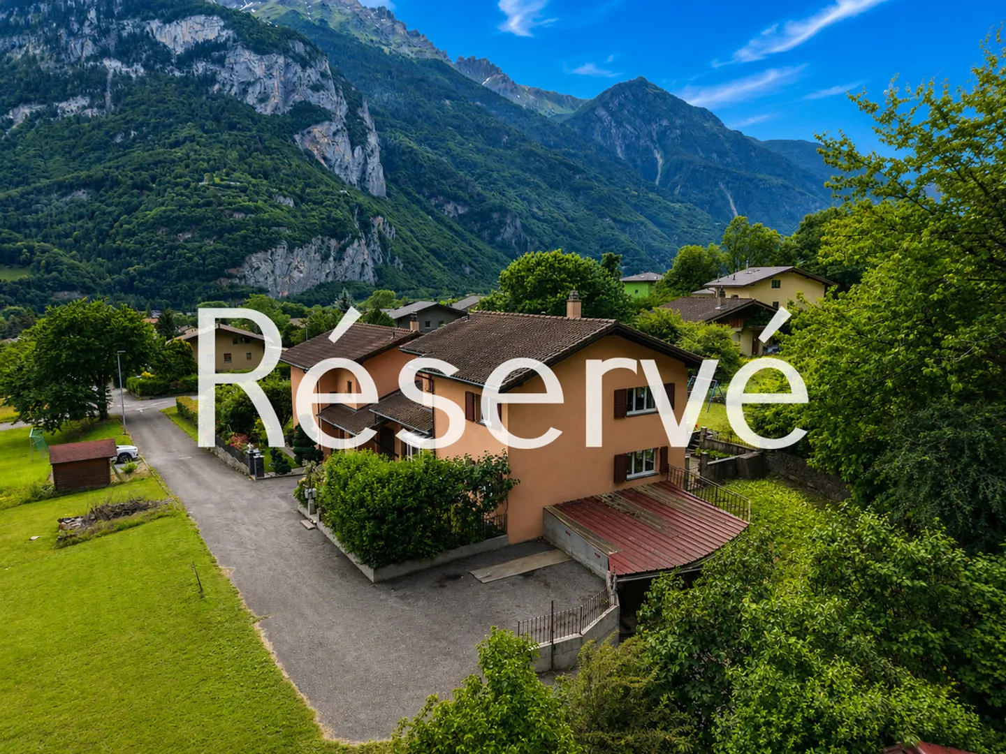 Ruhig, funktional und ohne Einsicht: wunderschöne Villa zu entdecken! - Foto 1 von 13