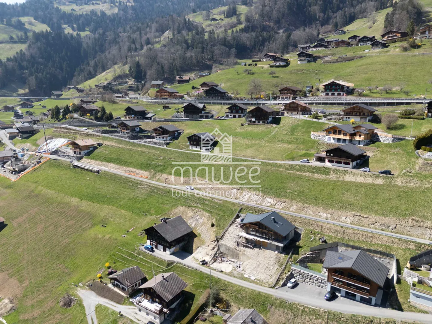 Generous volumes and refined finishes in this new chalet! - Photo 12 of 13