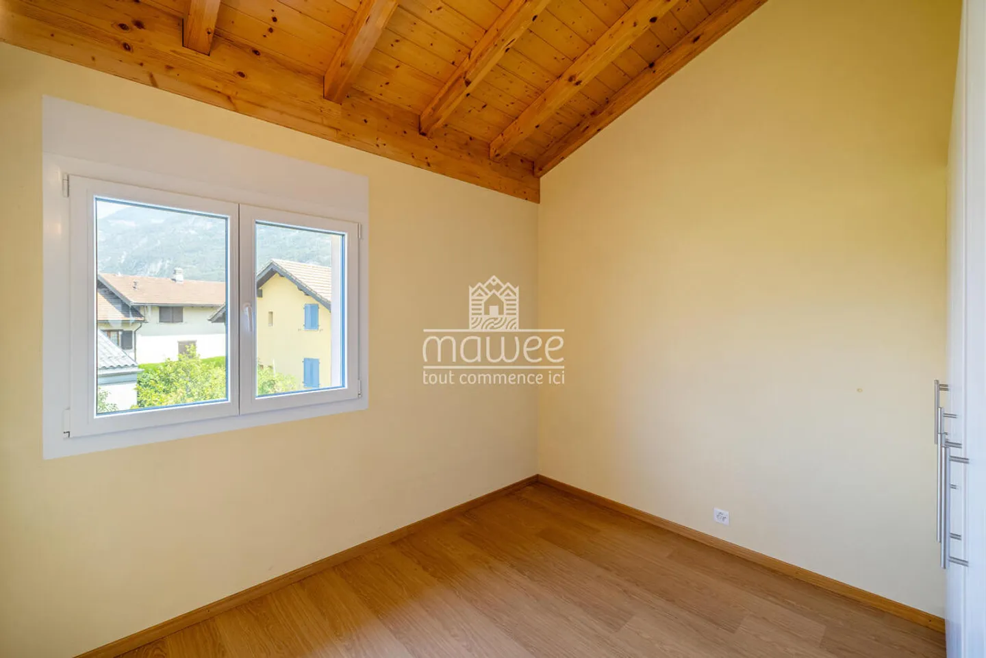 Wunderschöne 4,5 Zimmer mit Mezzanin - Komfort, Volumen und Ruhe - Foto 9 von 13