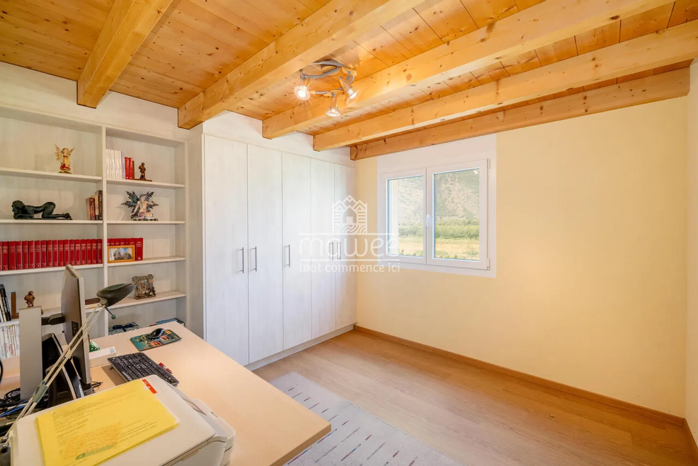 Wunderschöne 4,5 Zimmer mit Mezzanin - Komfort, Volumen und Ruhe - Foto 10 von 13