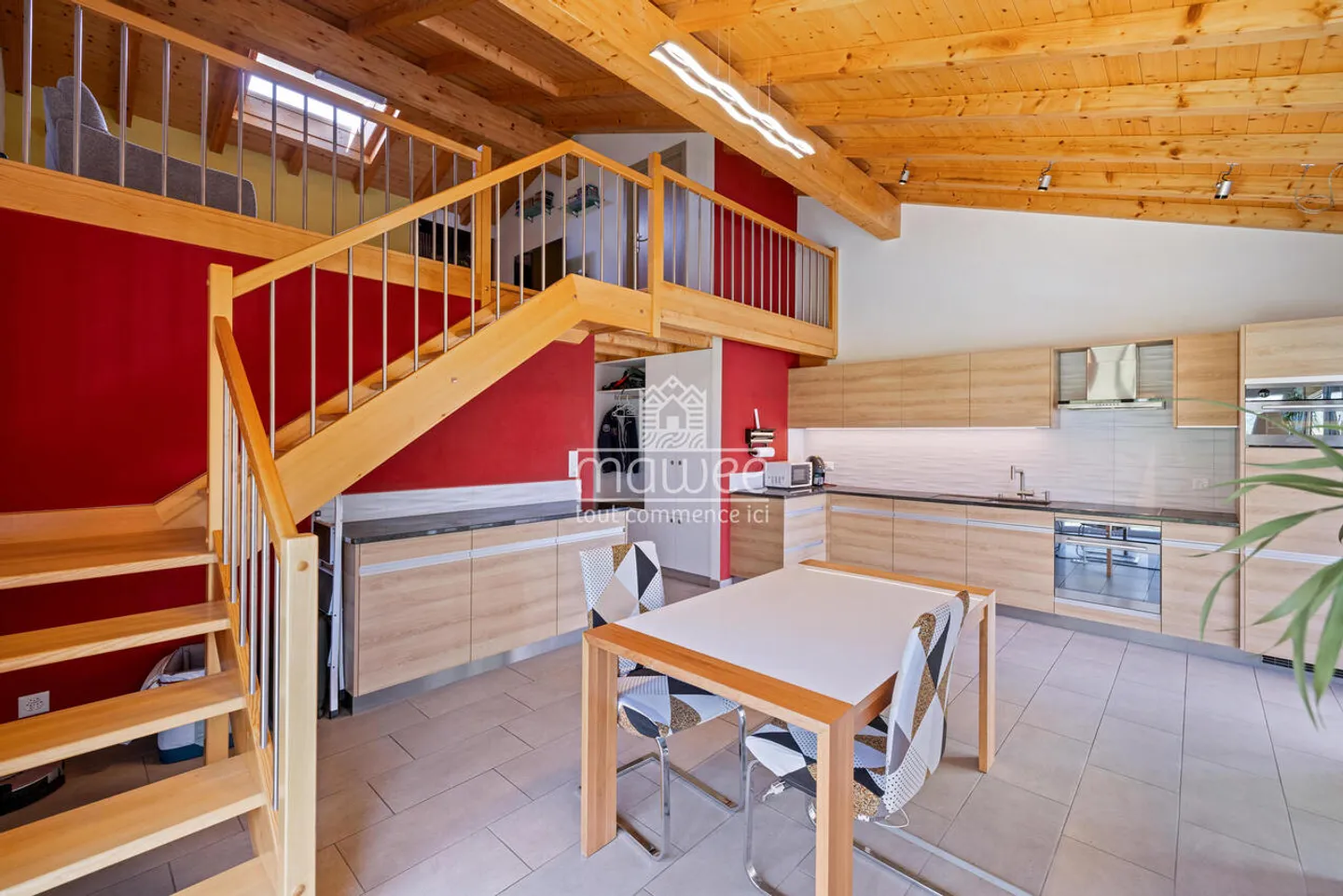 Wunderschöne 4,5 Zimmer mit Mezzanin - Komfort, Volumen und Ruhe - Foto 2 von 13