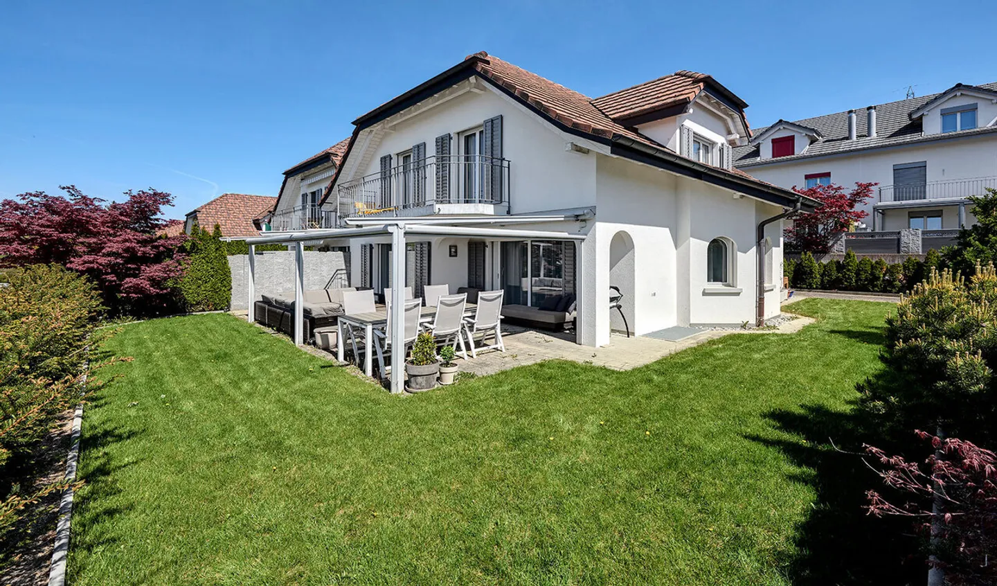 Geräumiges Doppeleinfamilienhaus bei Zürich - Foto 1 von 7