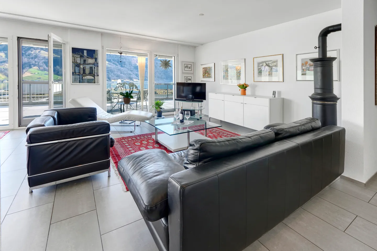 Appartement en terrasse ensoleillé avec vue sur le lac et les montagnes - Photo 3 sur 8