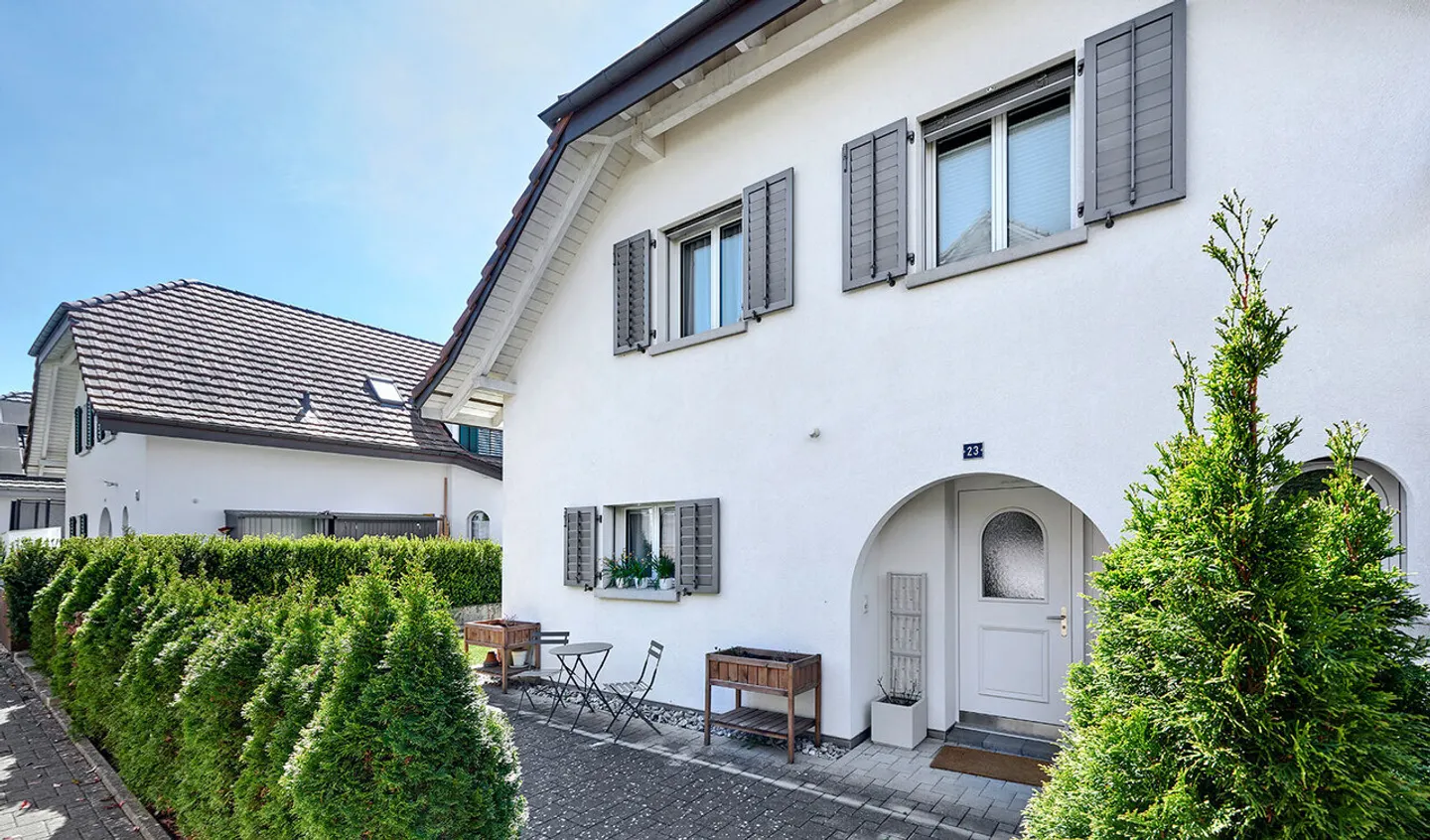 Bright semi-detached house near Zurich with plenty of space - Photo 6 of 8