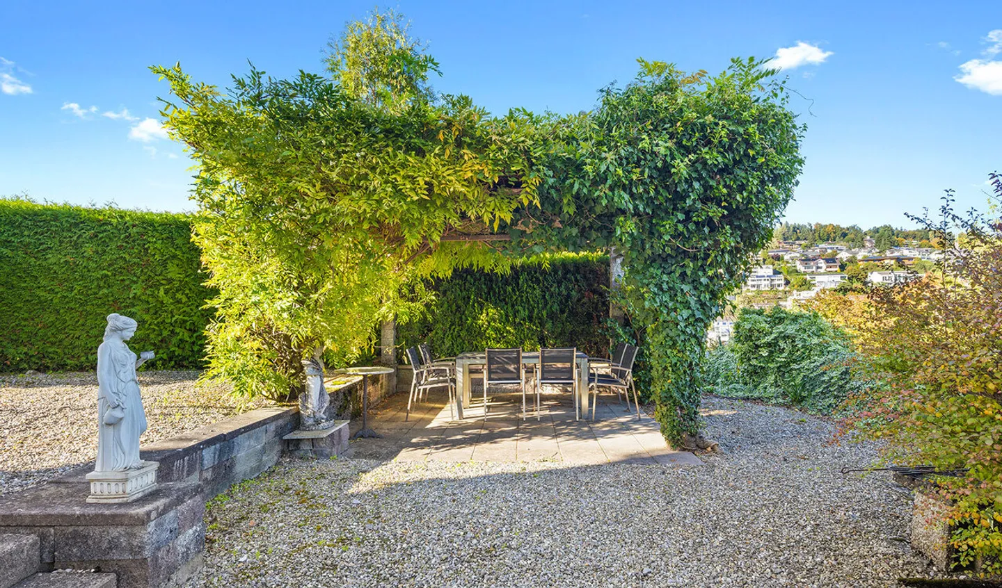 Diamant brut : Maison multigénérationnelle dans un emplacement de rêve à Felmis - Photo 2 sur 3