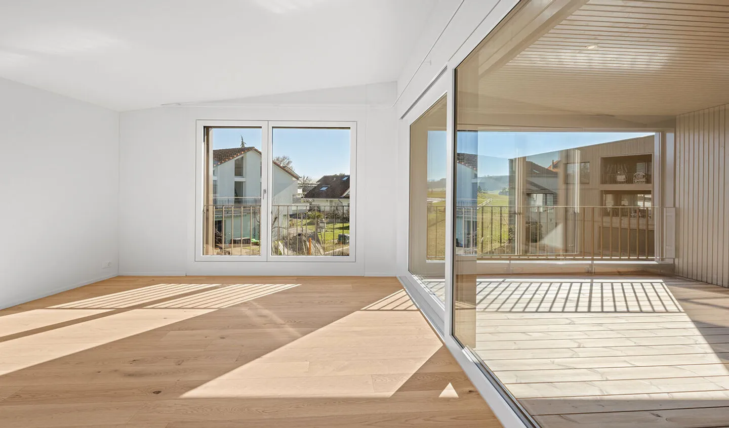 Appartement penthouse de 3,5 pièces de rêve dans un emplacement calme - Photo 3 sur 8