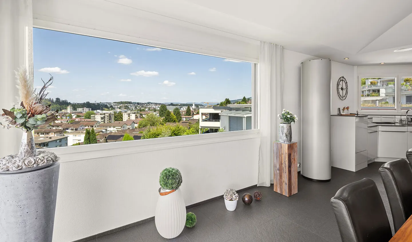 Detached single-family house with a view, terrace, and garden - Photo 4 of 10