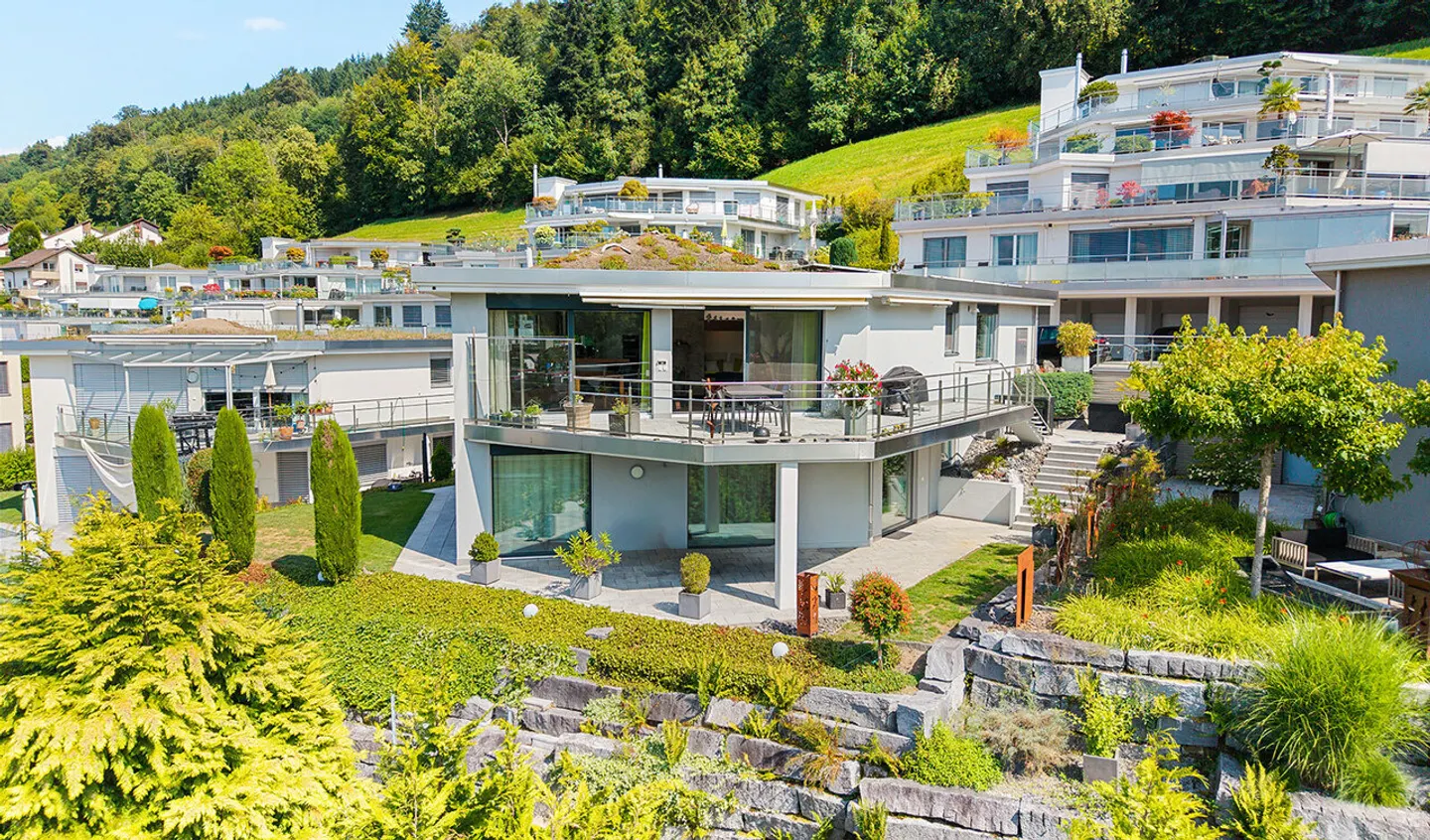 Detached single-family house with a view, terrace, and garden - Photo 1 of 10