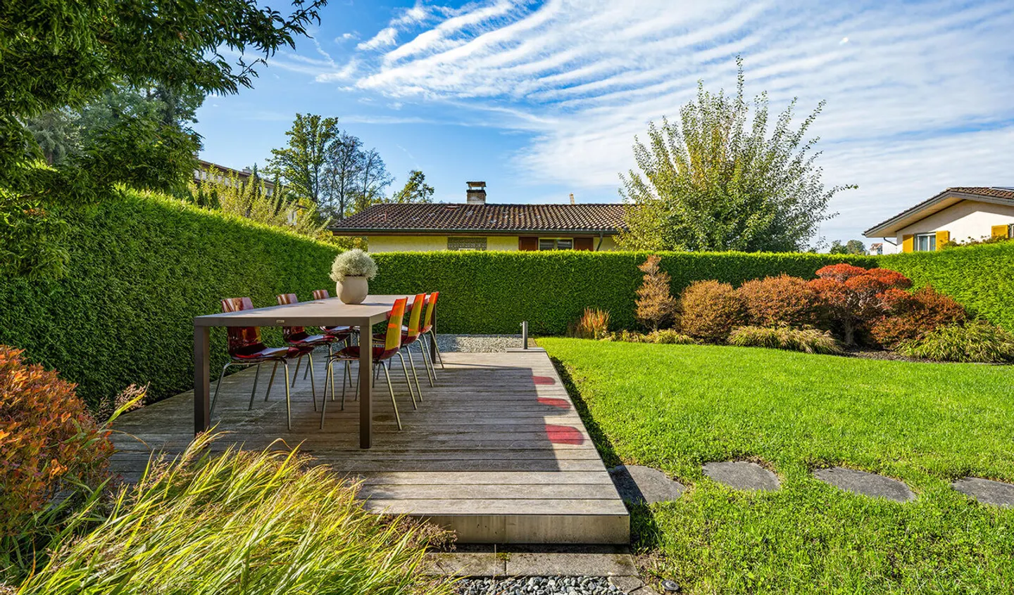 CASA ARMONIA a Meggen: Design. Giardino. Vista sul Pilatus. - Foto 5 di 6