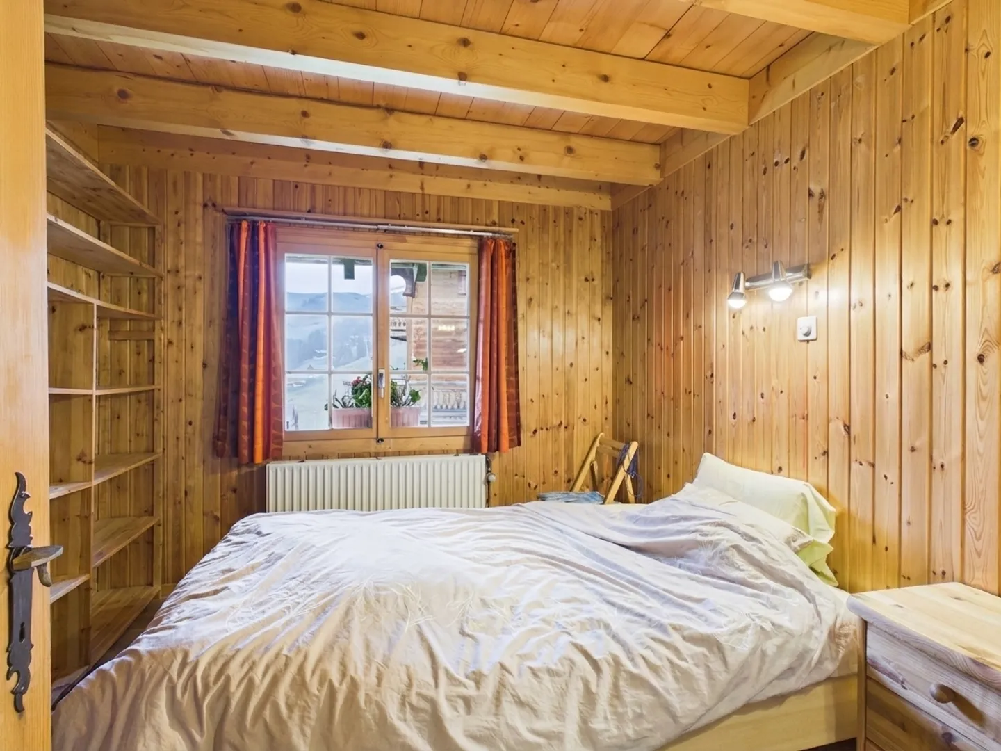 Ski-in/Ski-out Chalet with breathtaking views of the Dents du Midi - Photo 5 of 8