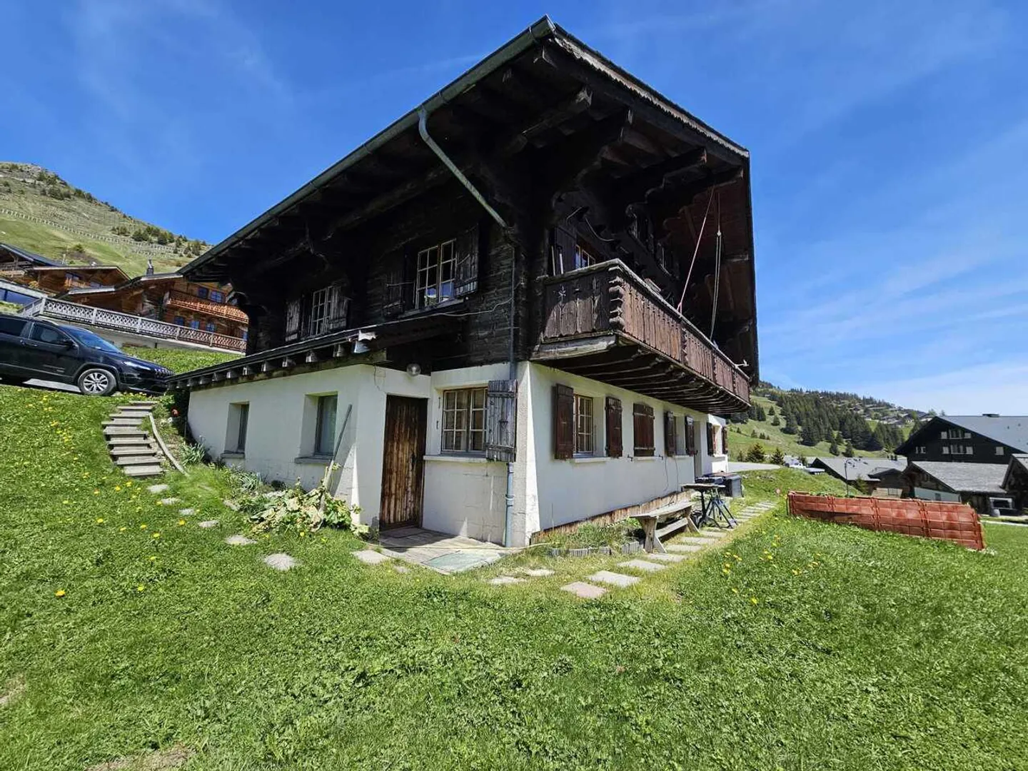 Ski-in/Ski-out Chalet with breathtaking views of the Dents du Midi - Photo 1 of 8