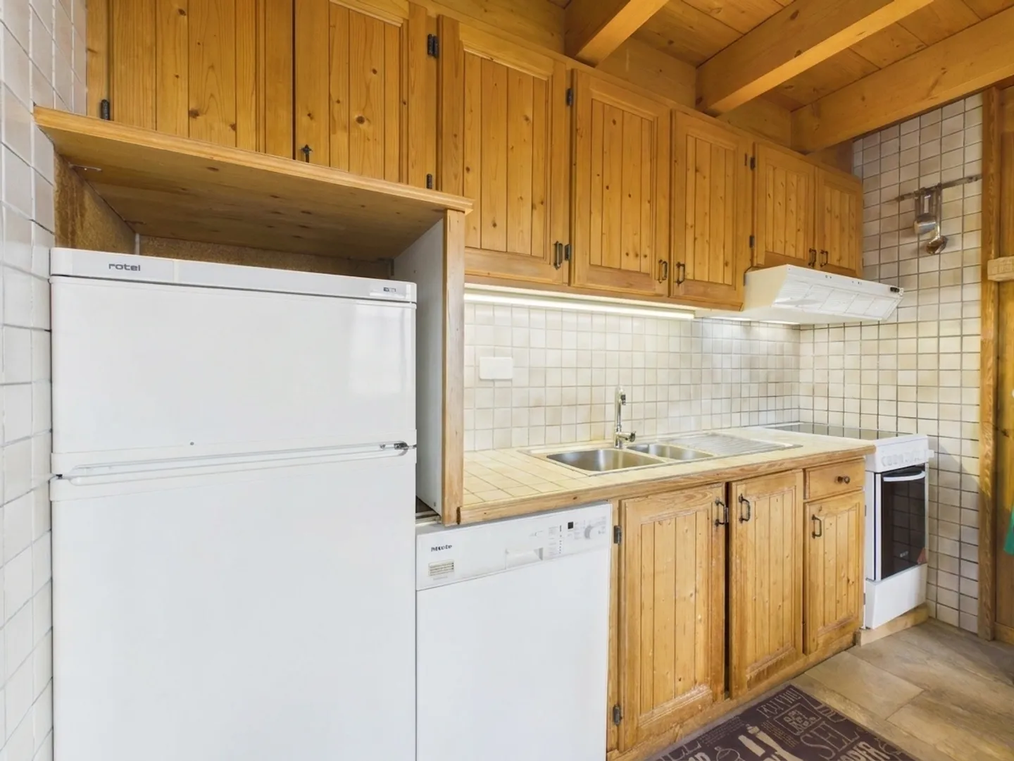 Ski-in/Ski-out Chalet with breathtaking views of the Dents du Midi - Photo 6 of 8