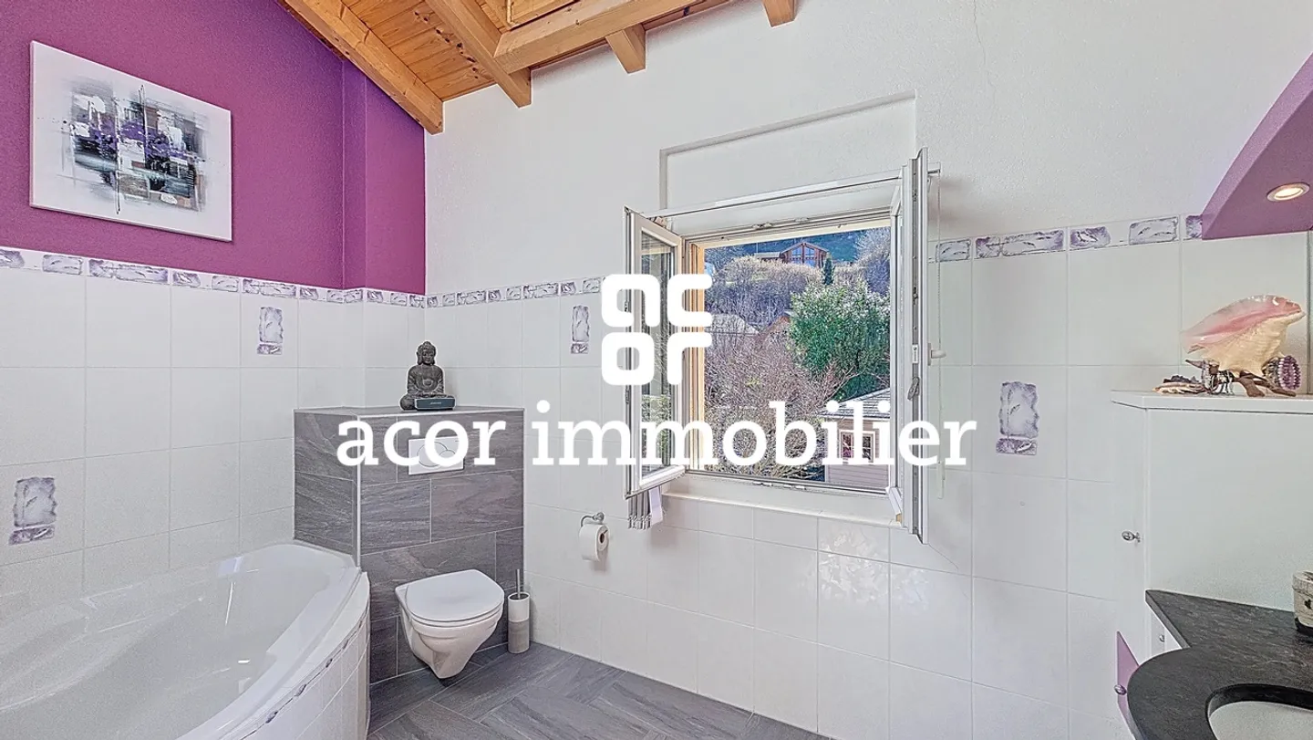 Villa con volumi spettacolari di fronte alle Alpi - Foto 7 di 12