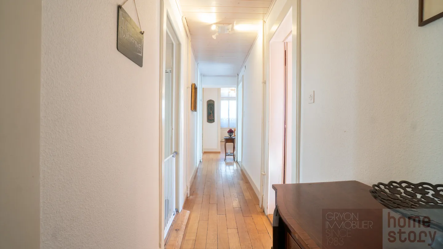 4.5 camere luminose in un ex hotel ristrutturato, centro di Gryon - Foto 9 di 13