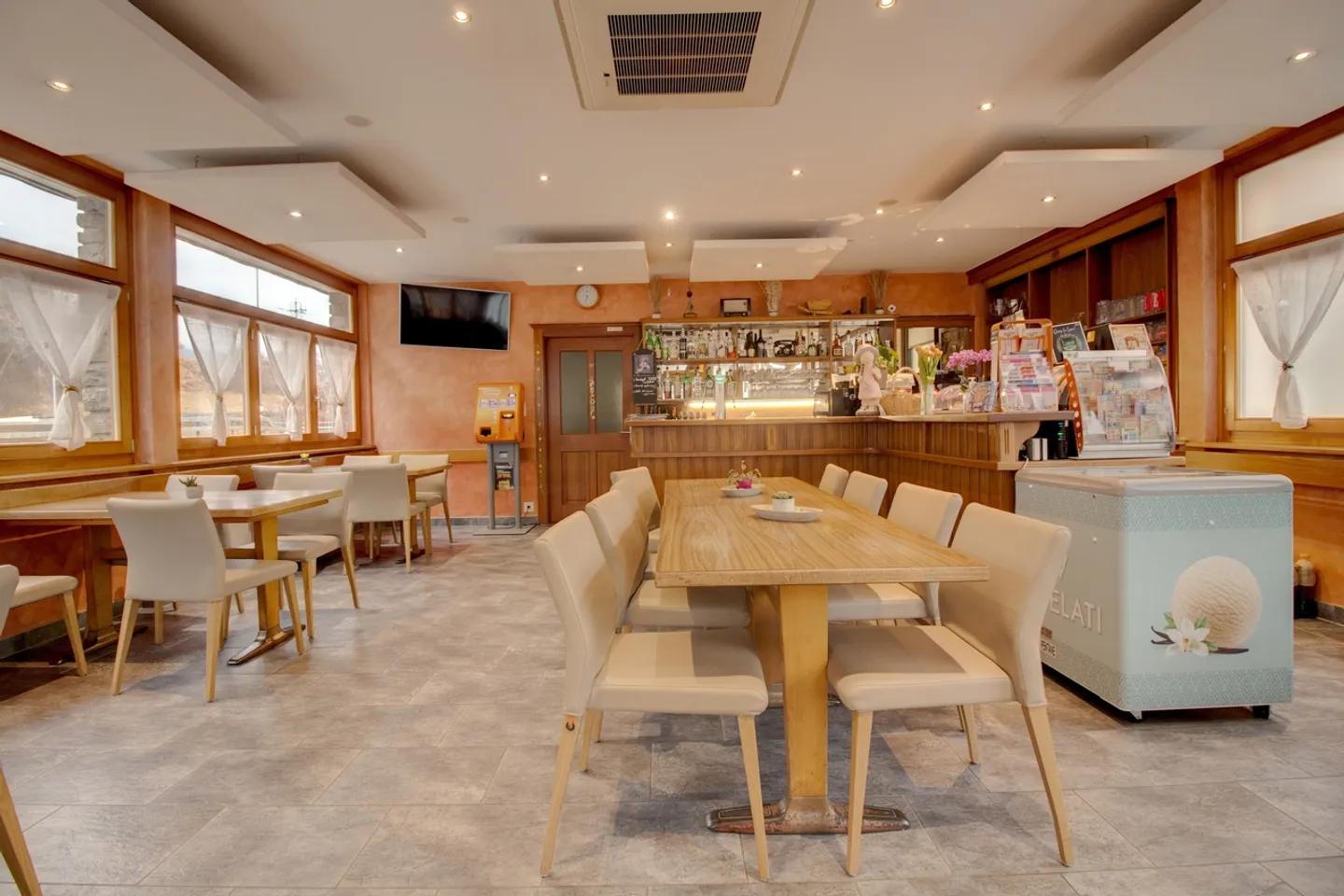 On the road to the Grand-St-Bernard, large restaurant for sale - Photo 1 of 7