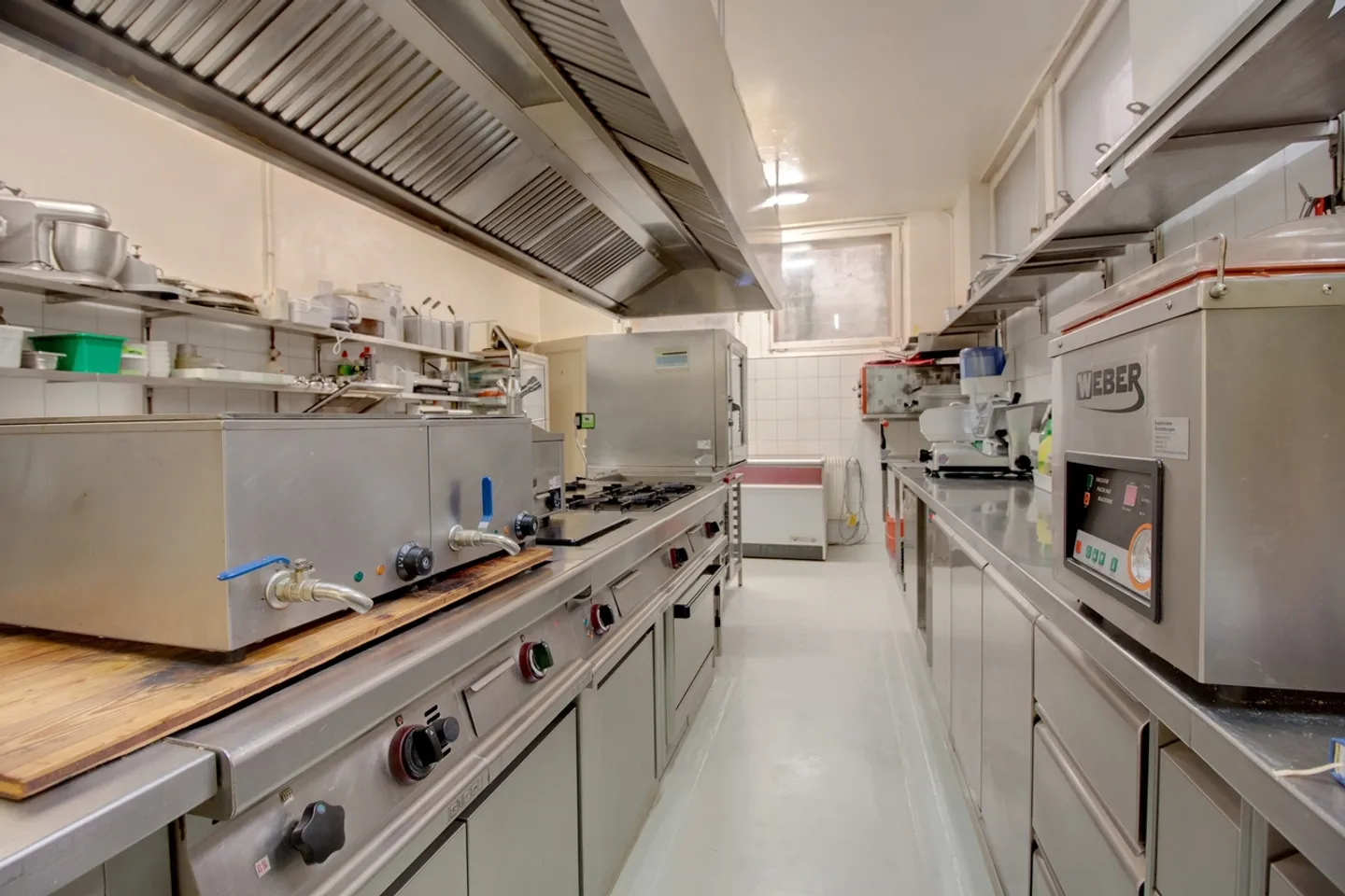 On the road to the Grand-St-Bernard, large restaurant for sale - Photo 7 of 7