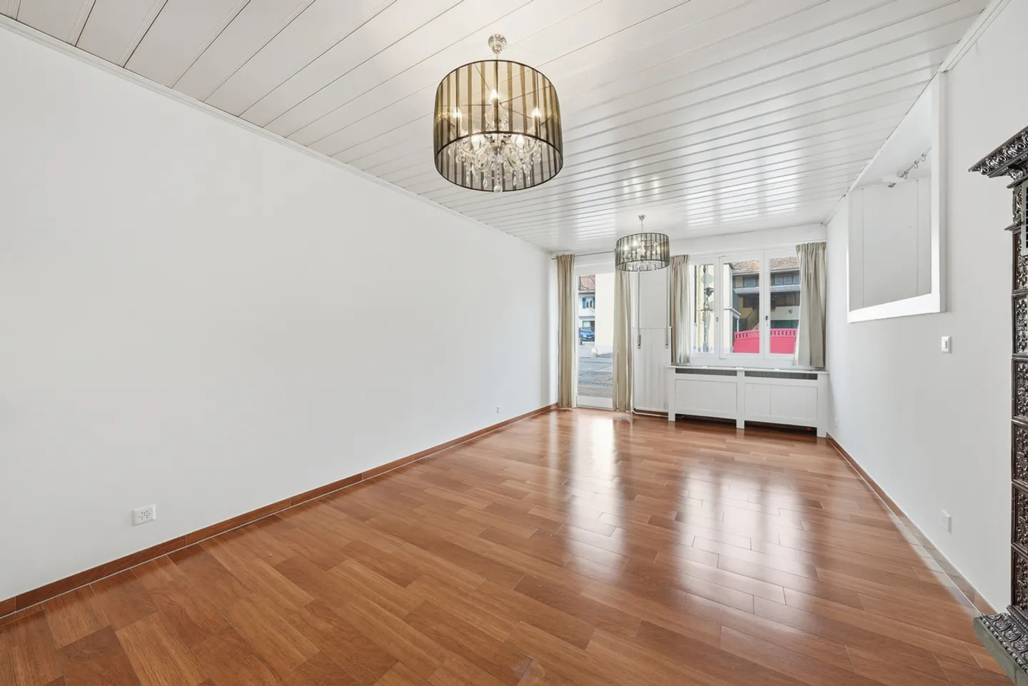 Village house with 7.5 rooms and pool in the heart of Gilly - Photo 4 of 13