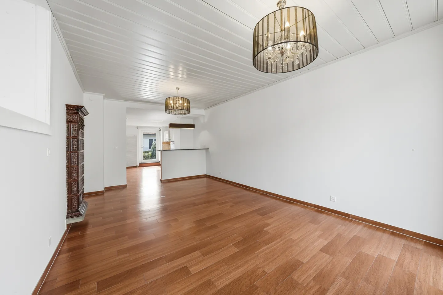 Village house with 7.5 rooms and pool in the heart of Gilly - Photo 5 of 13