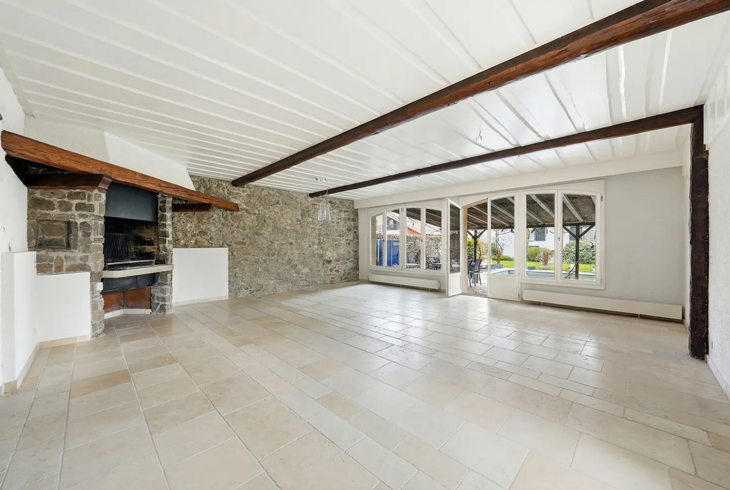 Village house with 7.5 rooms and pool in the heart of Gilly - Photo 8 of 13