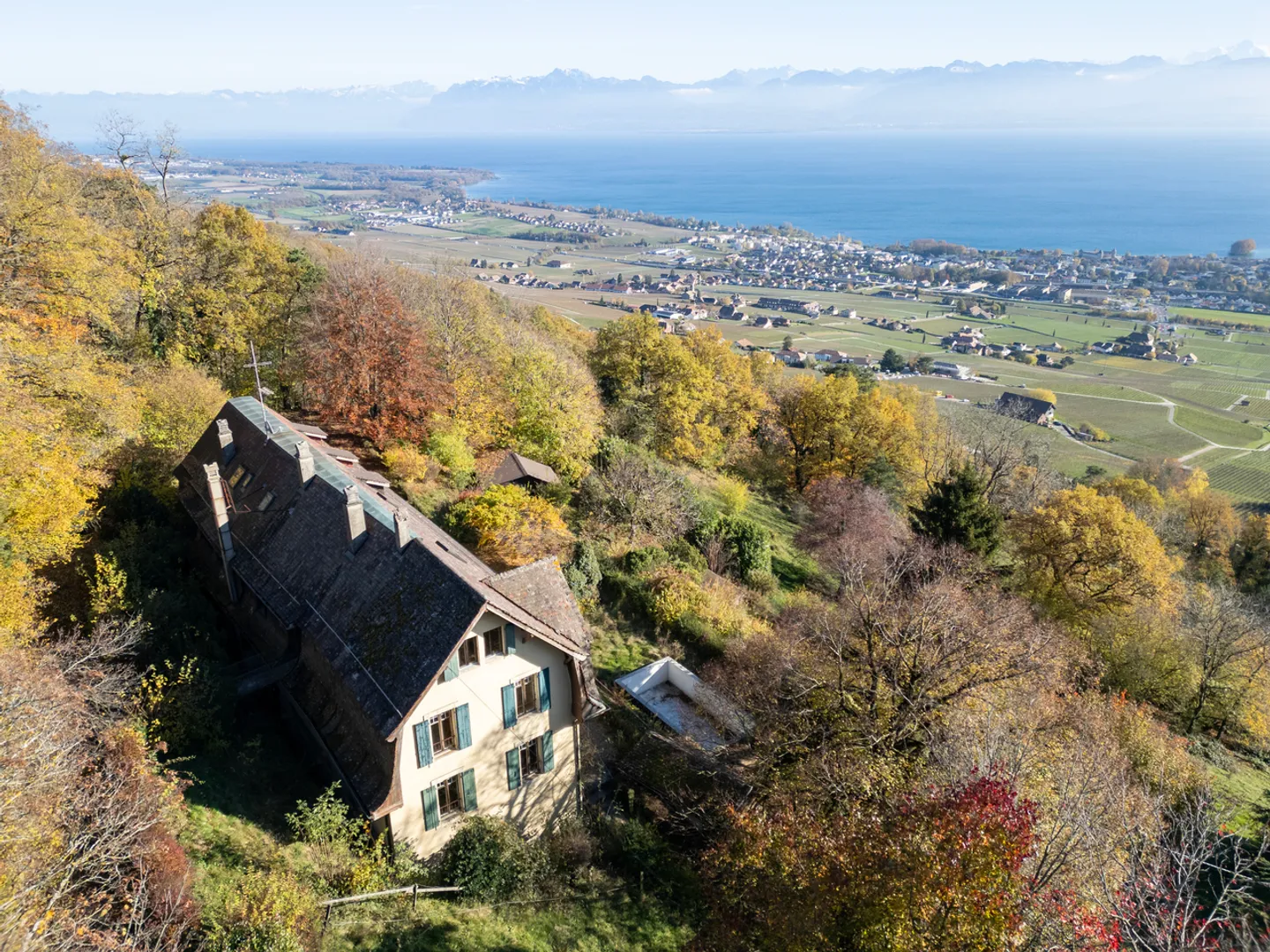 Exceptional villa to renovate with panoramic view of Lake Geneva - Photo 1 of 3