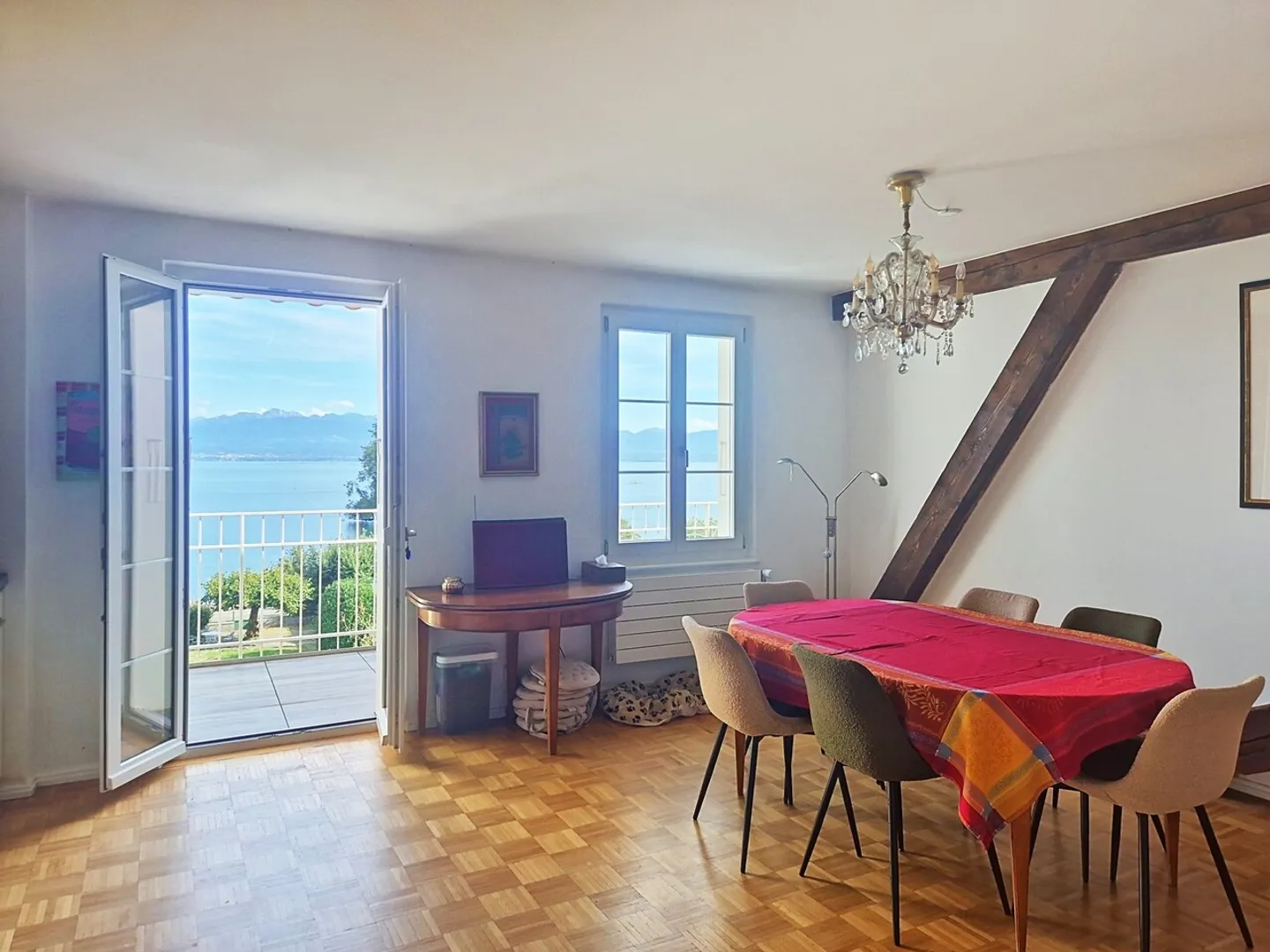 Im Herzen von Rolle, Penthouse mit Balkon und atemberaubendem Blick auf den See - Foto 2 von 11