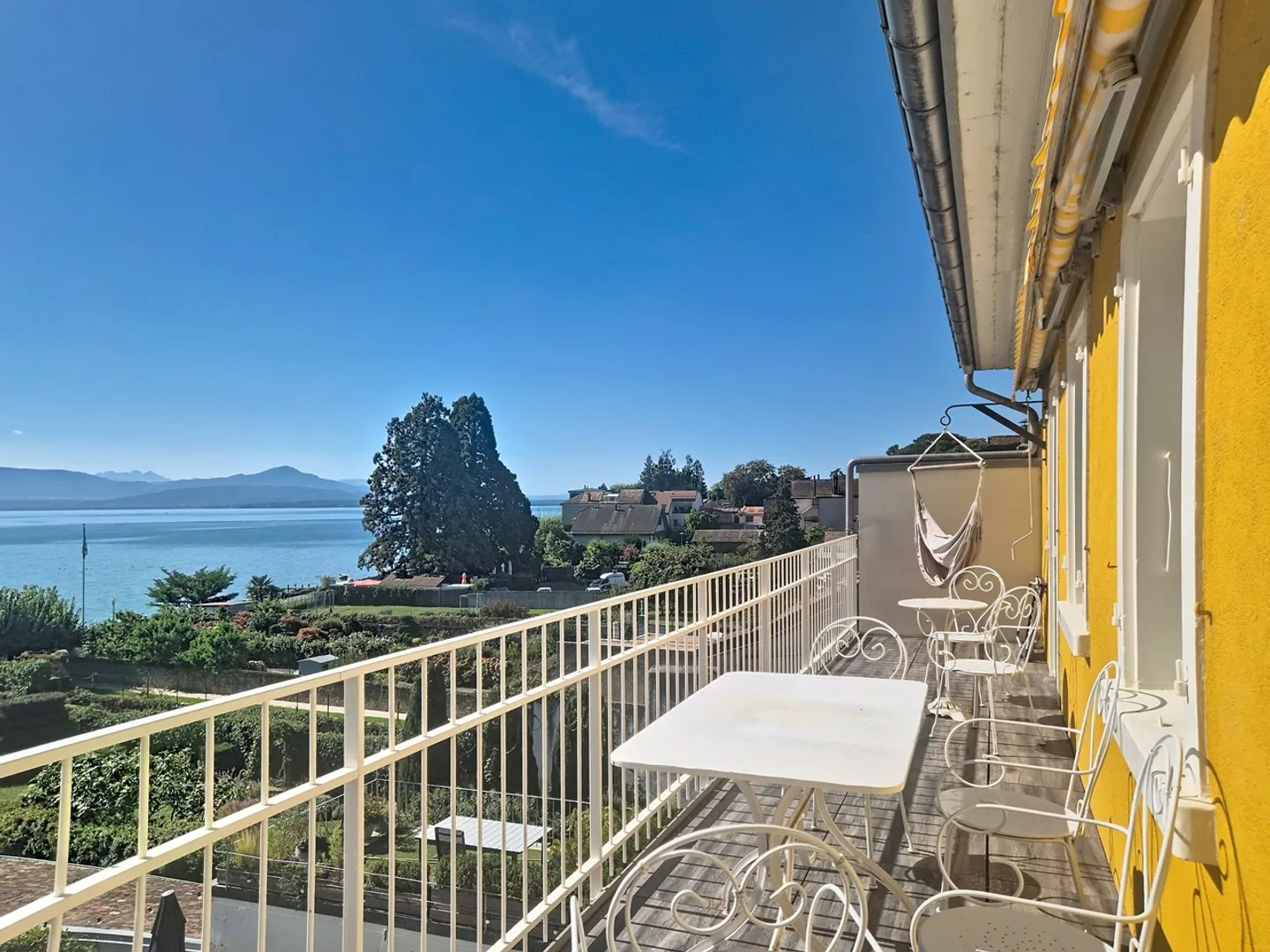 Im Herzen von Rolle, Penthouse mit Balkon und atemberaubendem Blick auf den See - Foto 3 von 11