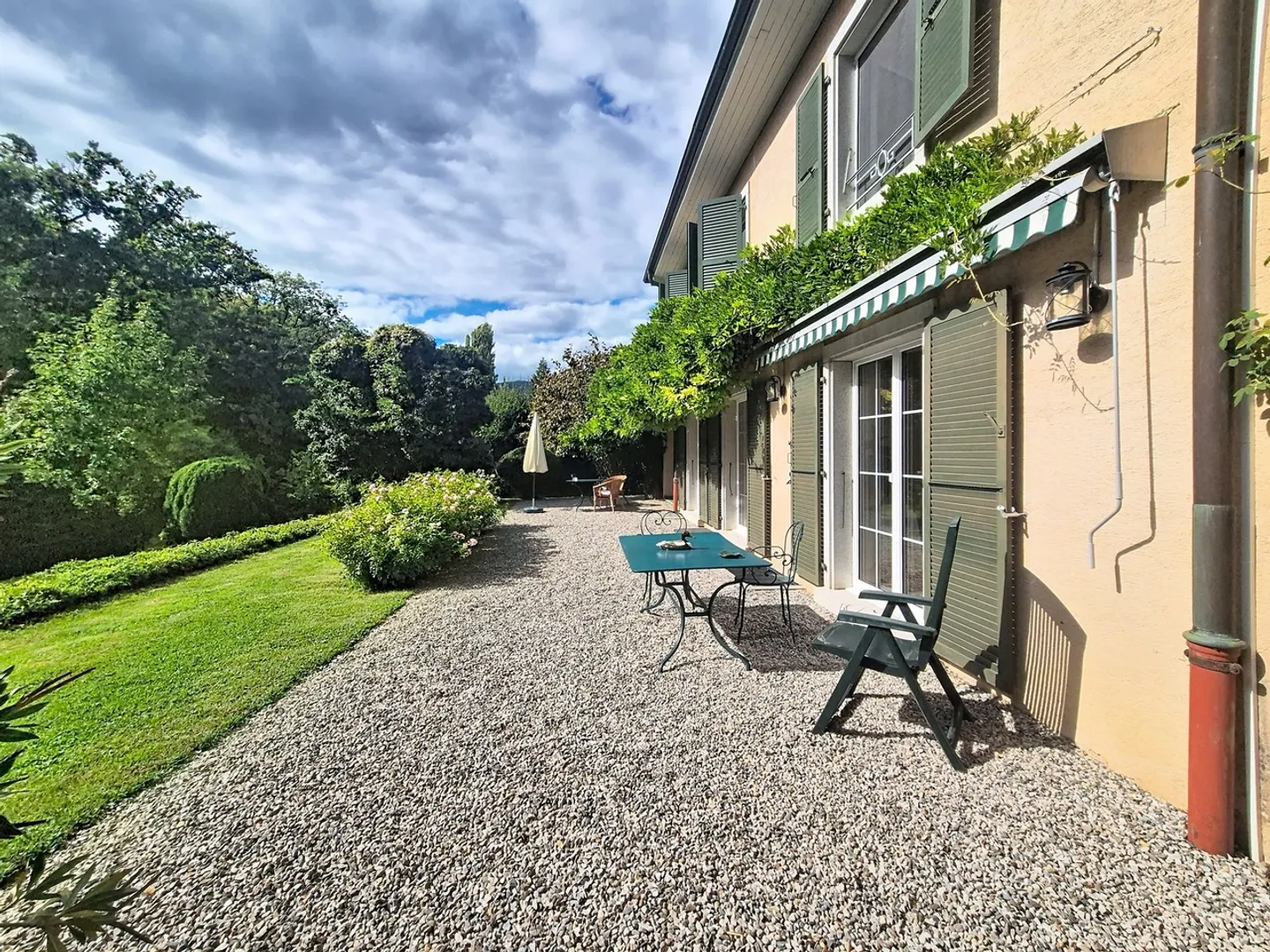 Villa de caractère avec jardin - Photo 2 sur 13