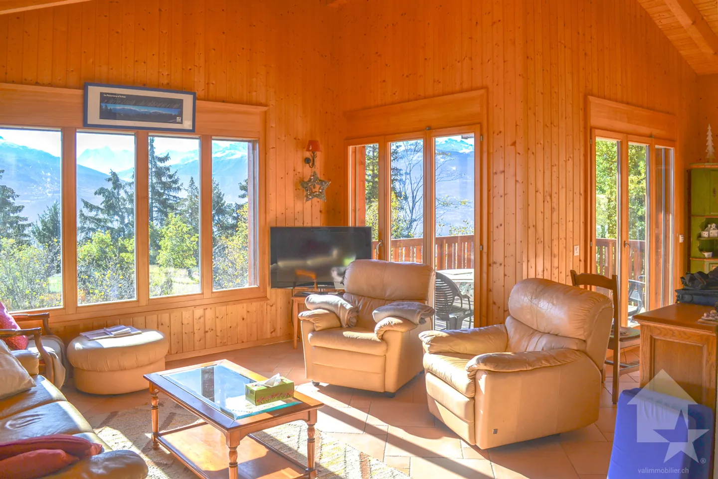 Magnificent high-end chalet with 5.5 rooms, 174 m², view of the Alps - Photo 2 of 13