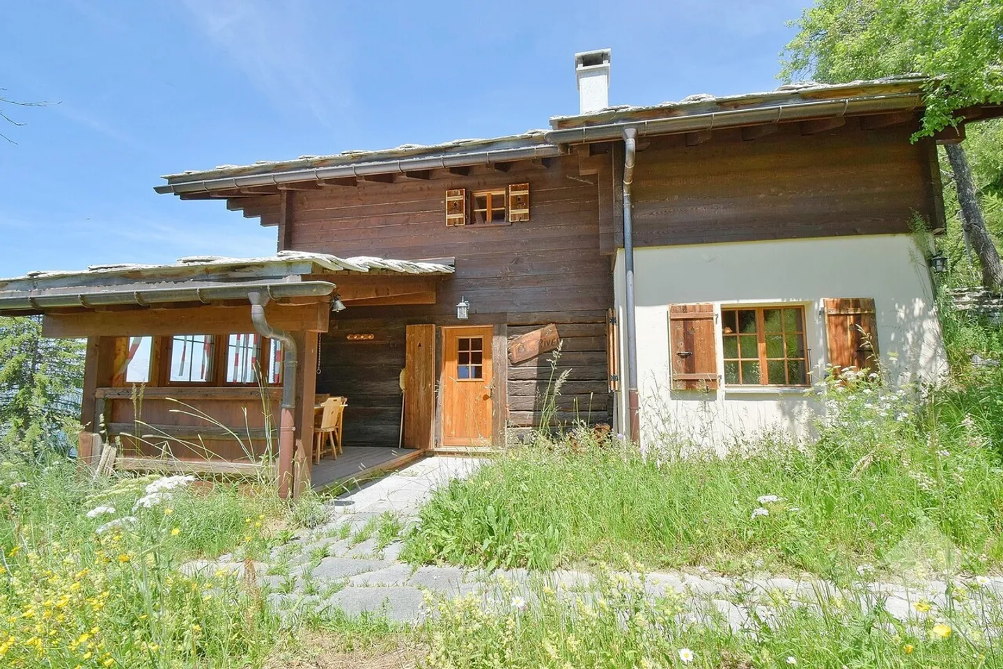 Magnificent mountain chalet in a quiet and spacious area - Photo 4 of 13