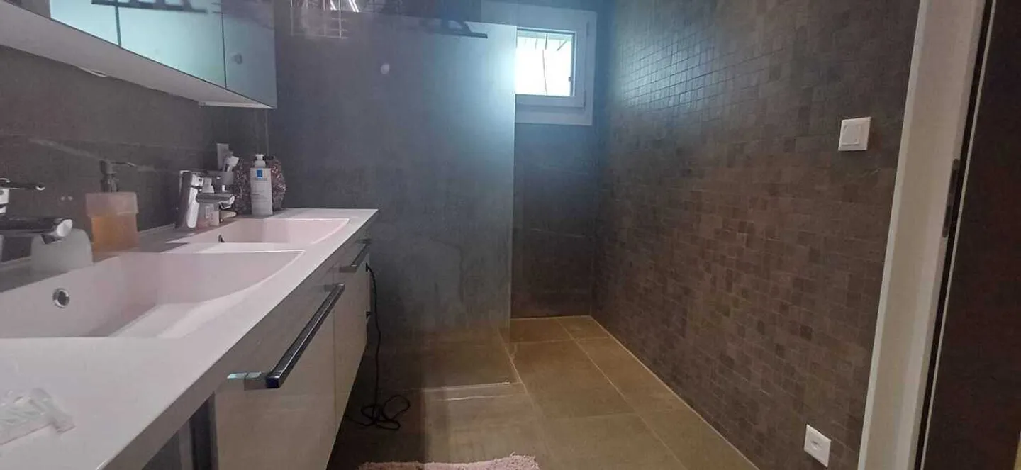 Prächtige Villa. 6,5 Zimmer am Feldrand. Helle Villa. - Foto 3 von 8