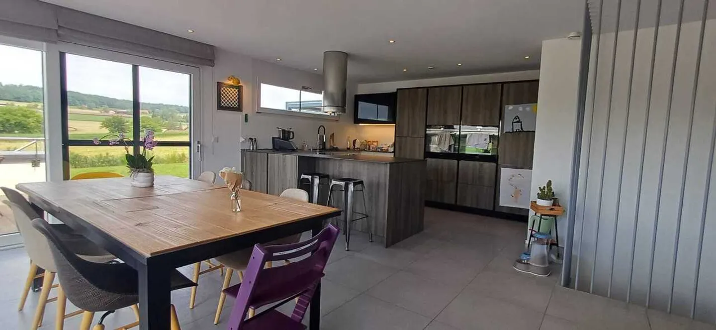 Prächtige Villa. 6,5 Zimmer am Feldrand. Helle Villa. - Foto 7 von 8