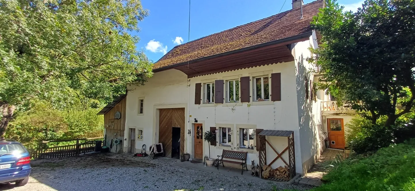 EINLADENDES HAUS MIT 9 ZIMMERN. CHARME UND CHARAKTER. 2000 QM. BACH - Foto 2 von 13