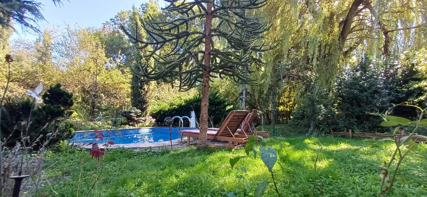 EINLADENDES HAUS MIT 9 ZIMMERN. CHARME UND CHARAKTER. 2000 QM. BACH - Foto 3 von 13