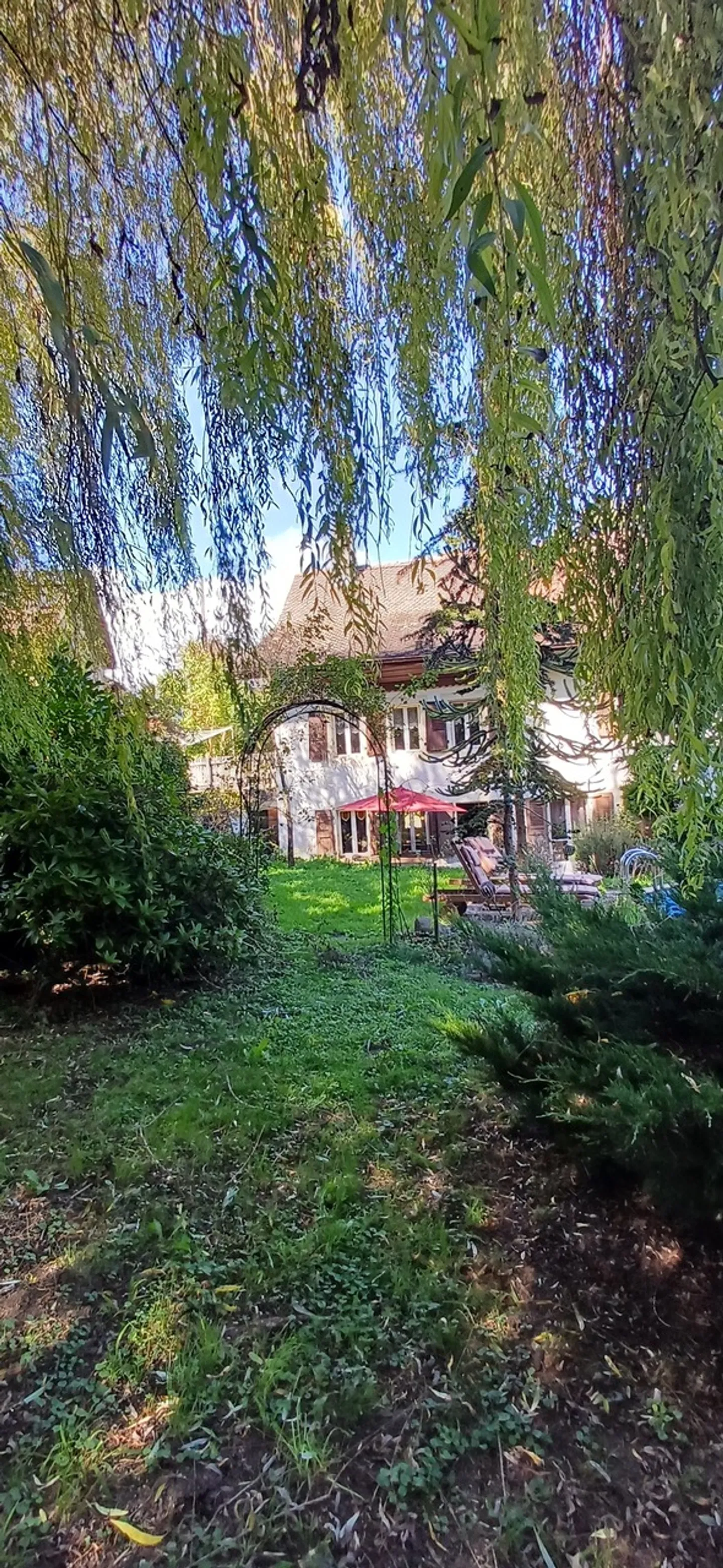 EINLADENDES HAUS MIT 9 ZIMMERN. CHARME UND CHARAKTER. 2000 QM. BACH - Foto 8 von 13