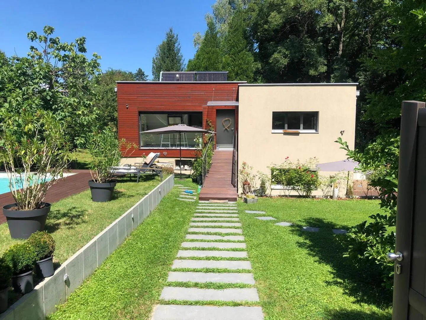 In the heart of Geneva, in a haven, 7-room Villa for sale. Plot 1416 m2 - Photo 1 of 9