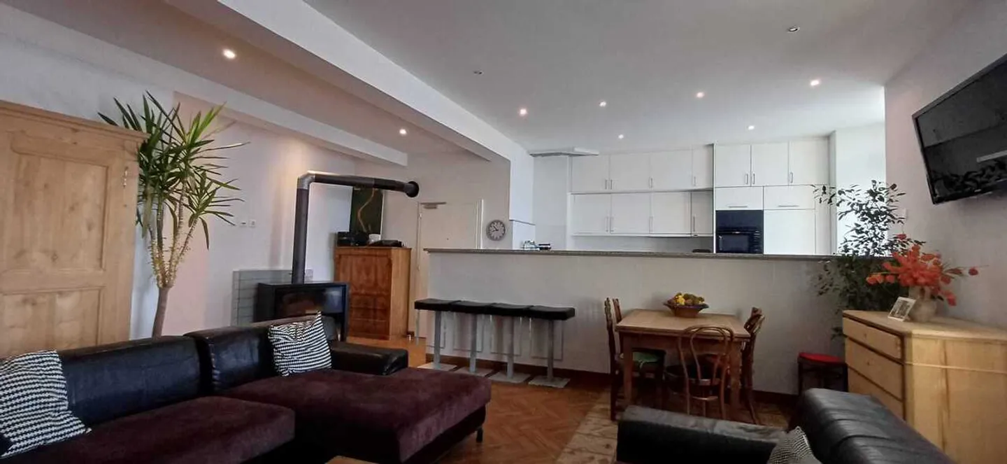 Contemporary 4.5 room apartment for sale in a totally renovated building - Photo 1 of 13