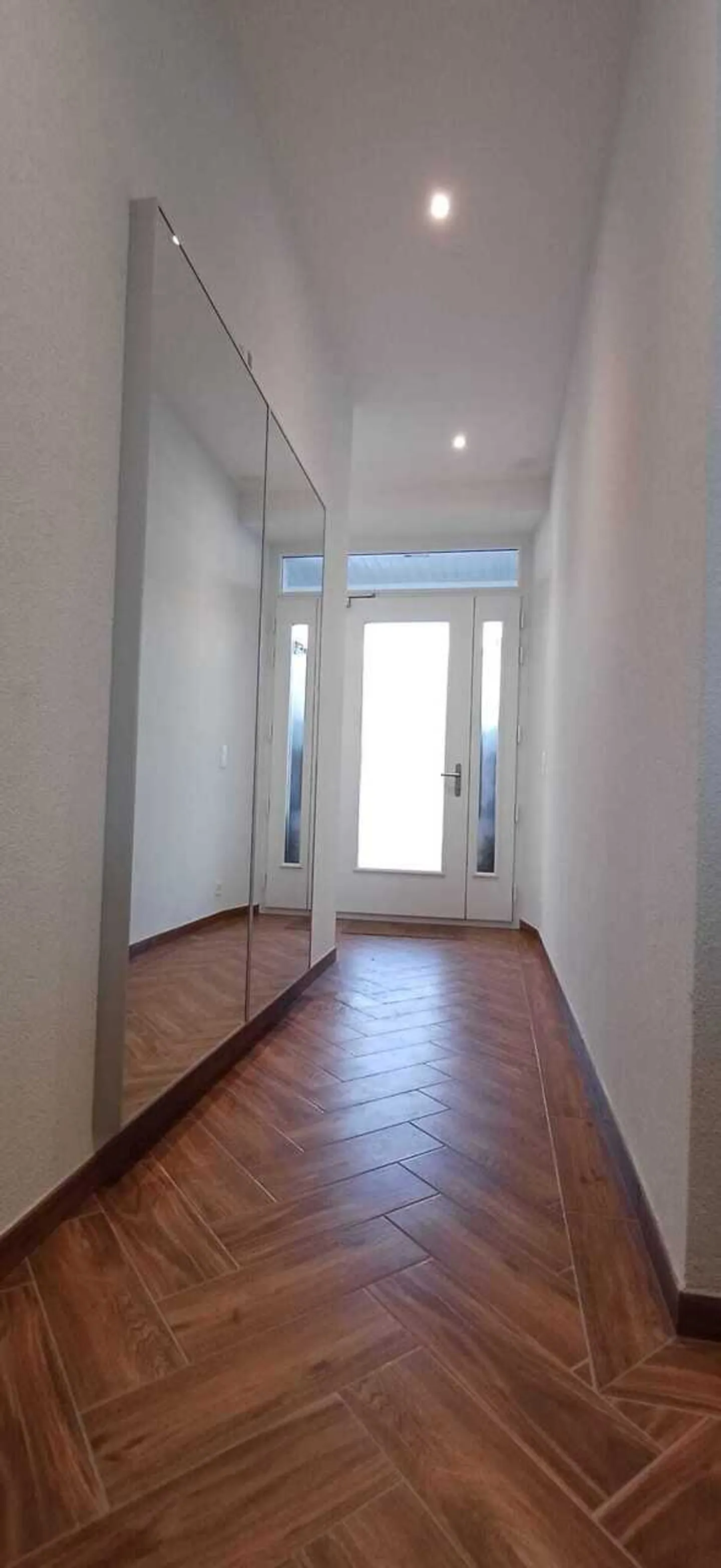 Contemporary 4.5 room apartment for sale in a totally renovated building - Photo 6 of 13