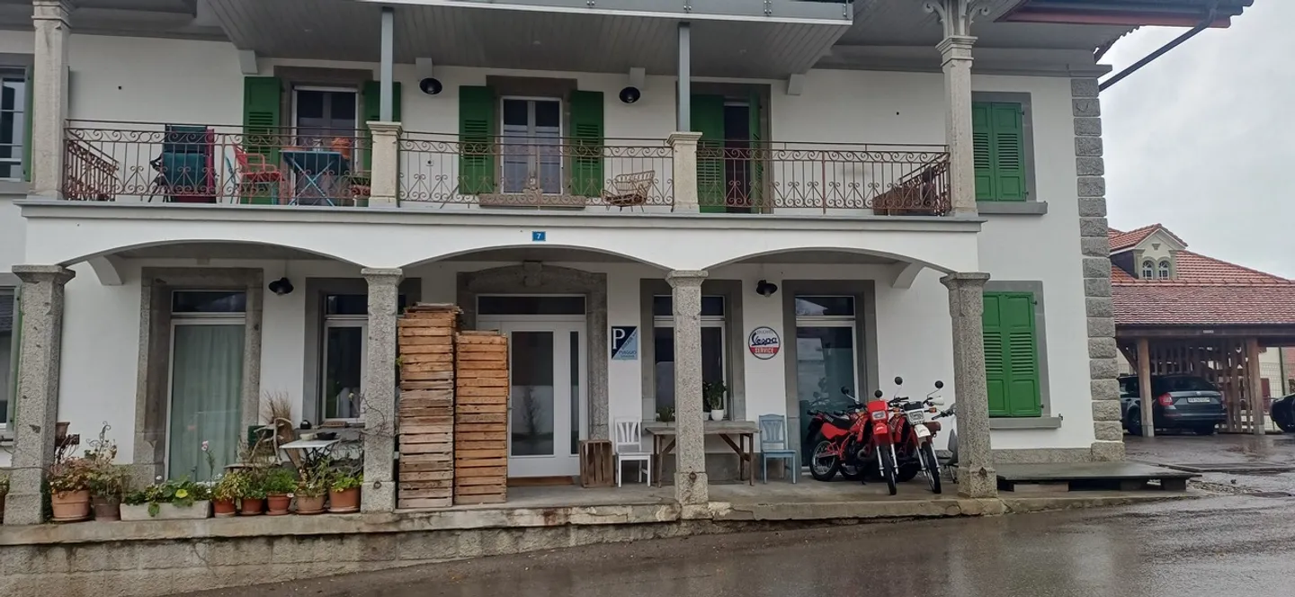 Vendesi in parte o l'intero edificio di 4 appartamenti + deposito - Foto 1 di 11