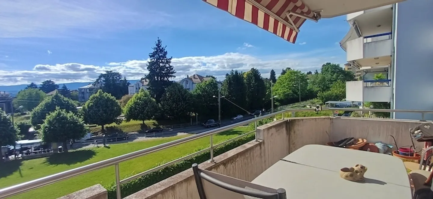 Just steps from everything. Superb apartment. 4.5 rooms. 3 balconies, underground parking - Photo 1 of 10