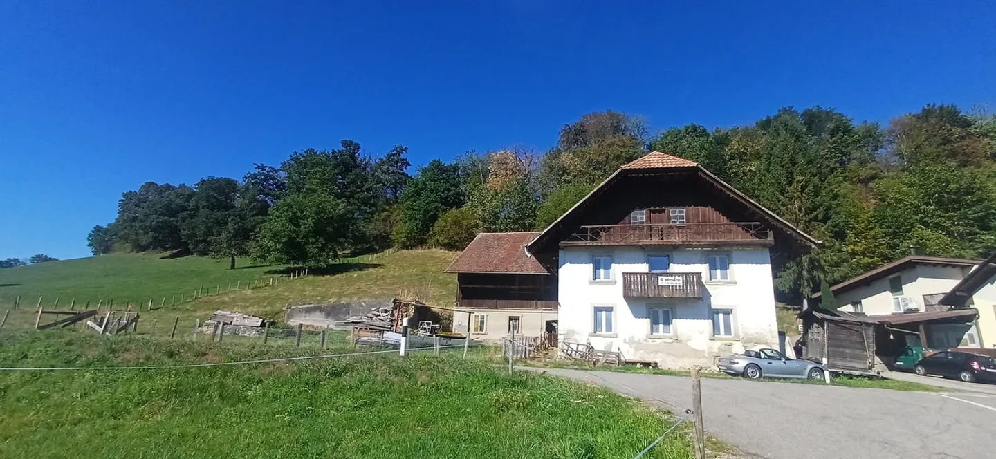 Ferme de caractère à rénover - Photo 1 sur 10