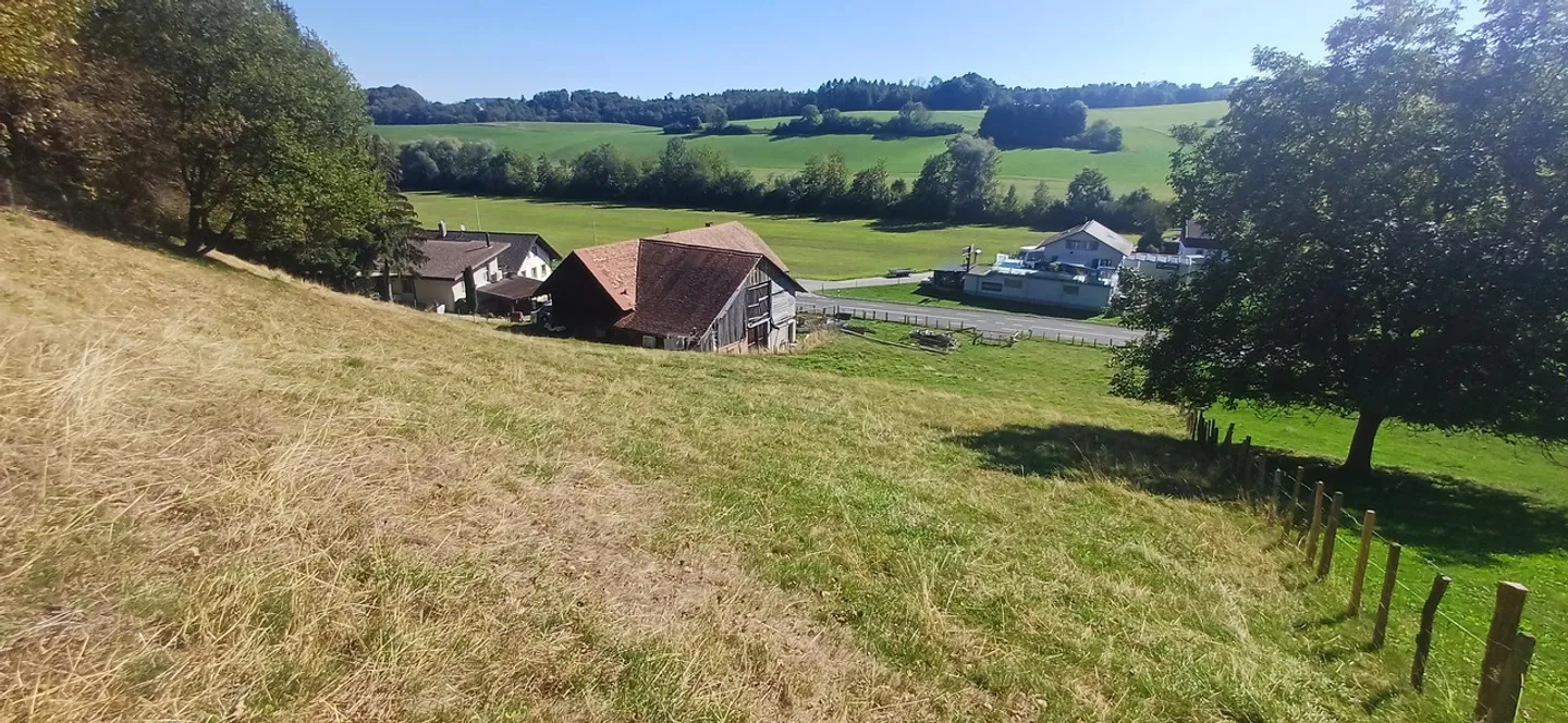 Ferme de caractère à rénover - Photo 2 sur 10