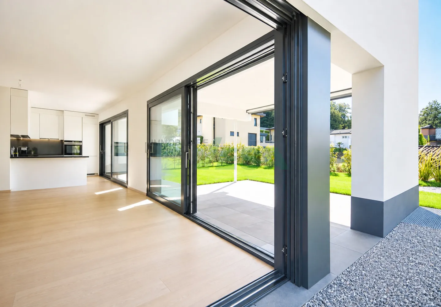 Modernes 4,5-Zimmer-Apartment mit schöner Terrasse und privatem Garten - Foto 6 von 11