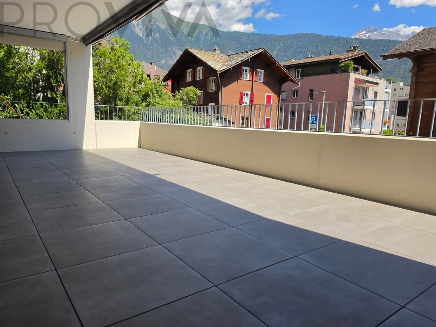 Luminaire et beaucoup d'espace de vie - Au centre avec une grande terrasse! - Photo 2 sur 9