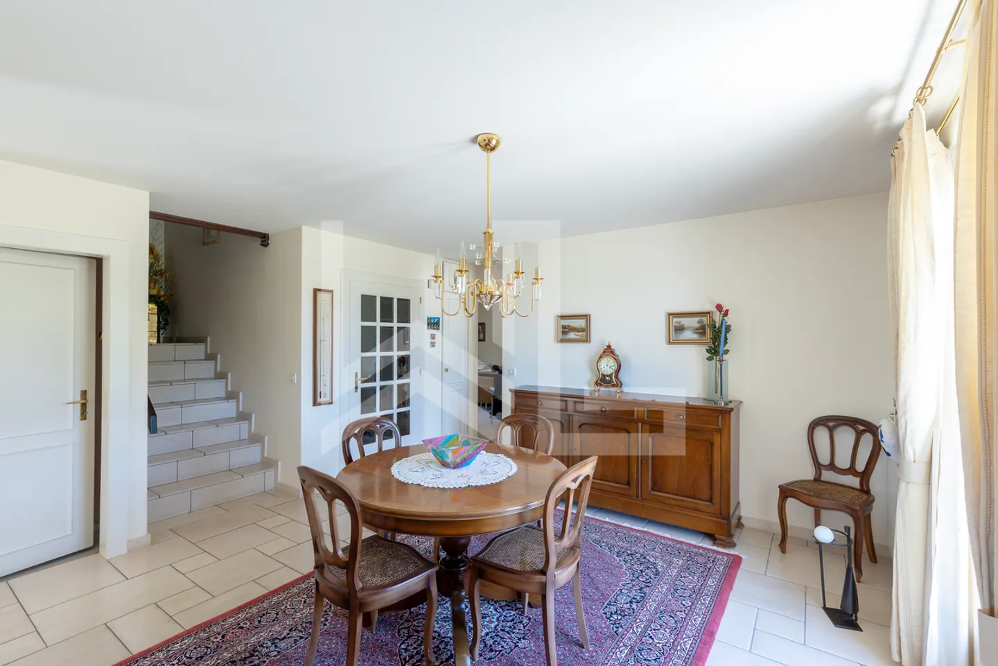 Familienvilla mit großem Garten - Foto 7 von 13