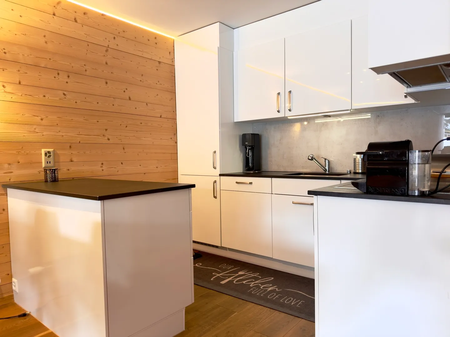 Charming Apartment in Montana - Photo 4 of 12