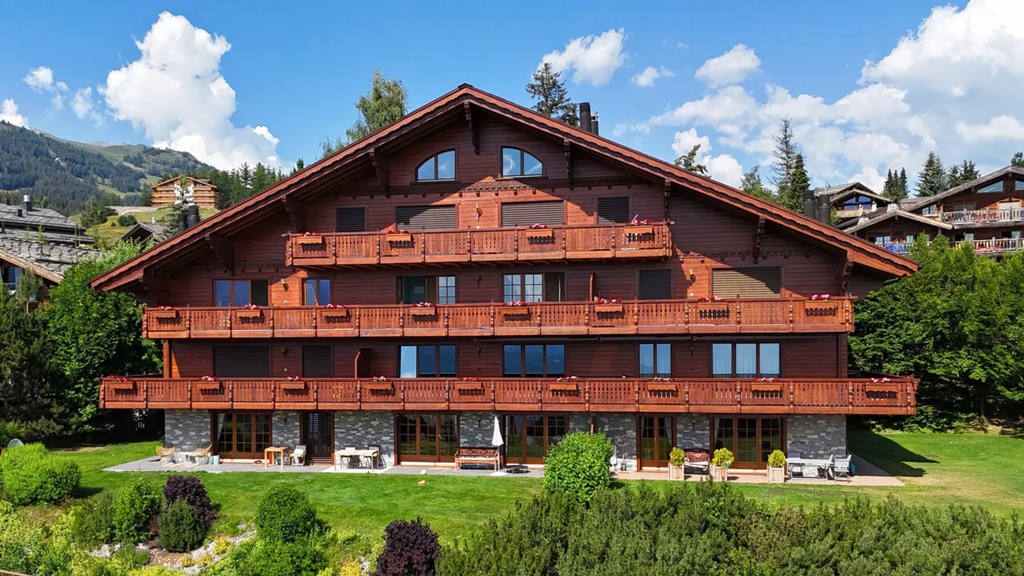 Luxury Apartment in Crans-Montana - Photo 11 of 12