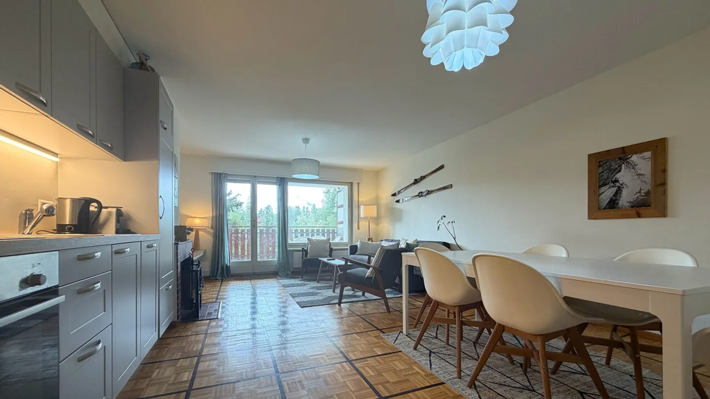 Appartamento con 3 camere nel centro di Crans con un grande balcone - Foto 1 di 9