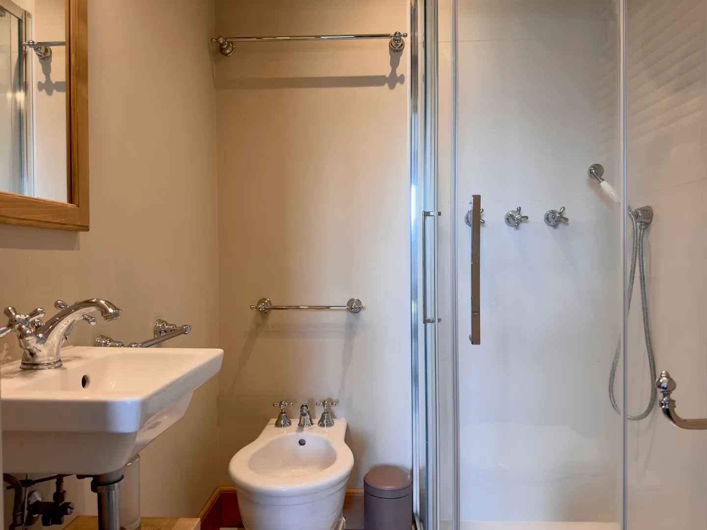 LOC 900 - GRAND SPACES - Photo 8 of 13