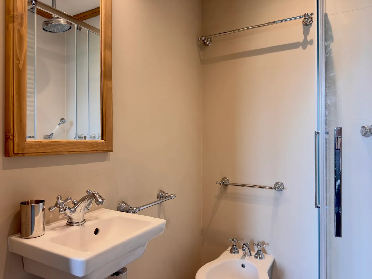 LOC 900 - GRAND SPACES - Photo 9 of 13